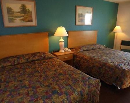 Herington Inn And Suites 외부 사진