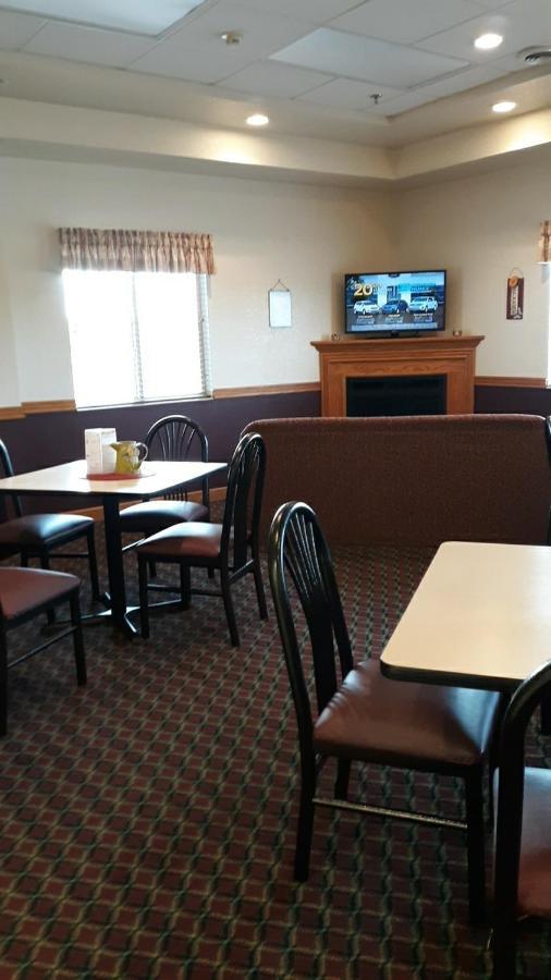 Herington Inn And Suites 외부 사진