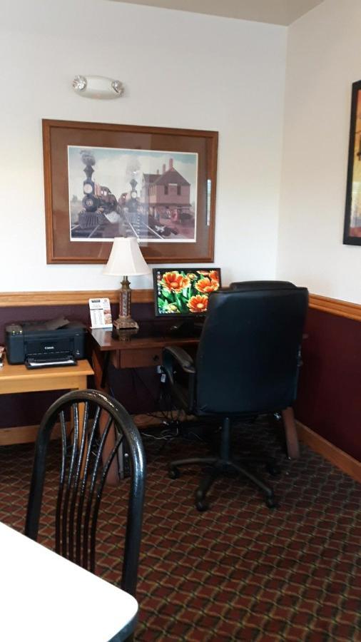 Herington Inn And Suites 외부 사진