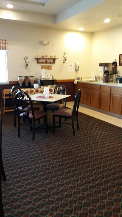 Herington Inn And Suites 외부 사진