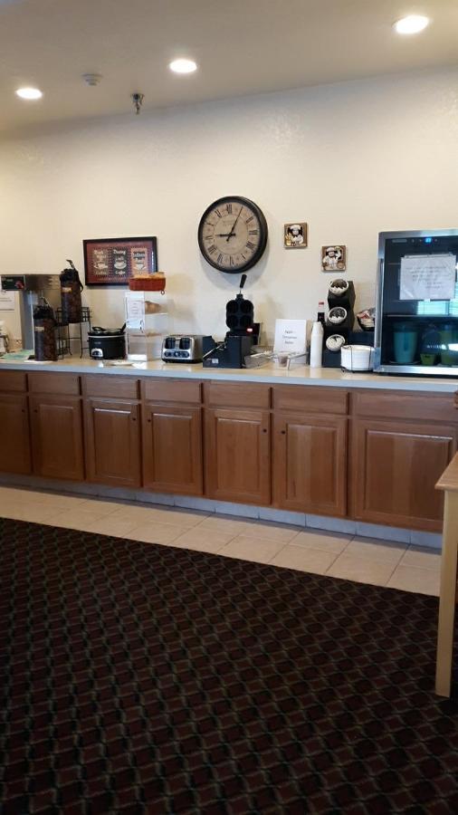 Herington Inn And Suites 외부 사진